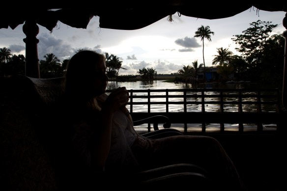 Fredfylt i solnedgangen